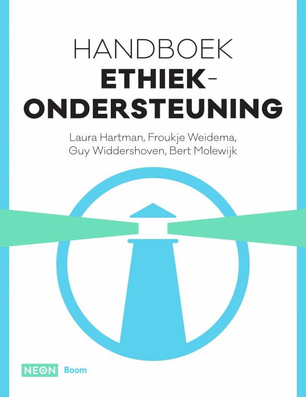 Wouter Bos ontvangt eerste exemplaar Handboek ethiekondersteuning